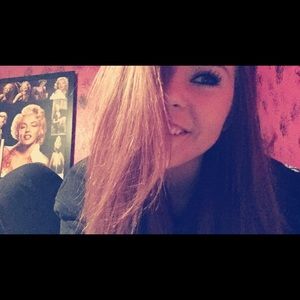 Meet your Posher, Danielle